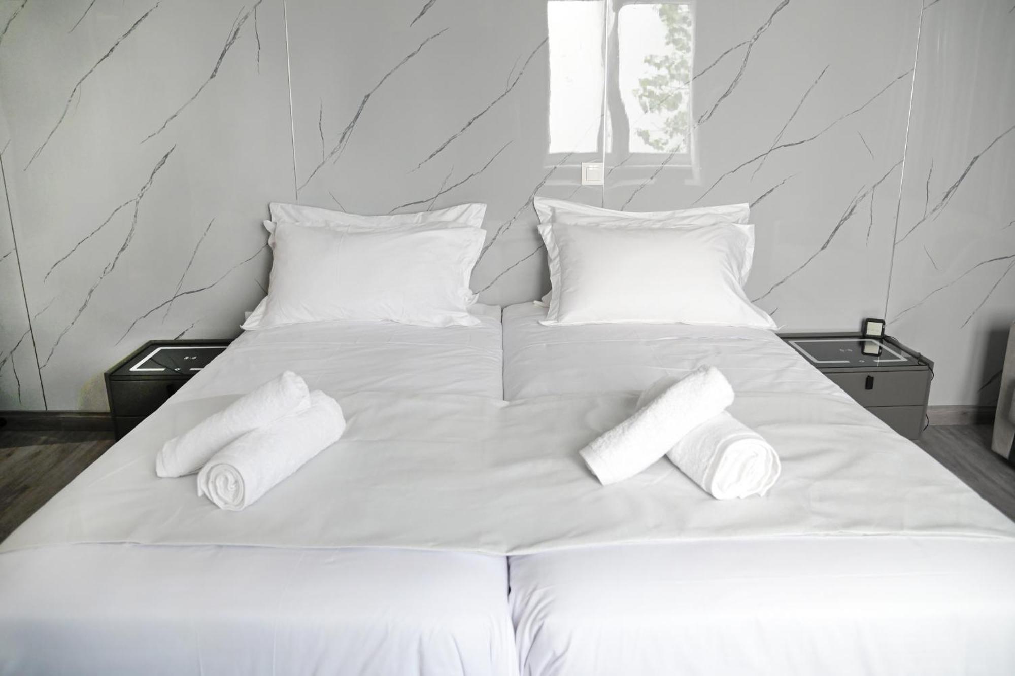 Celia Aparthotel 2*