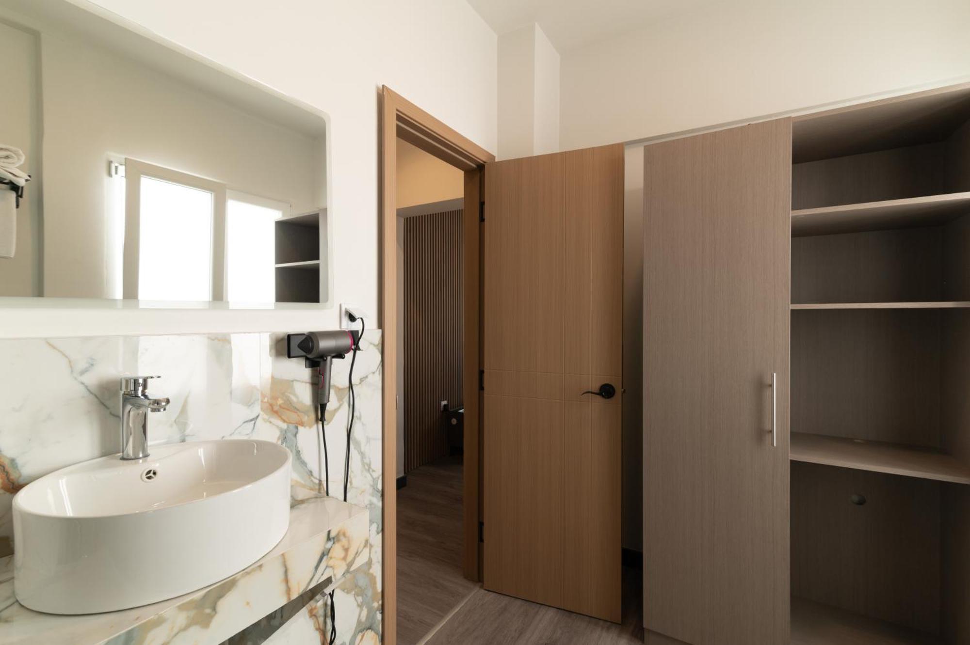 Celia Aparthotel 2*