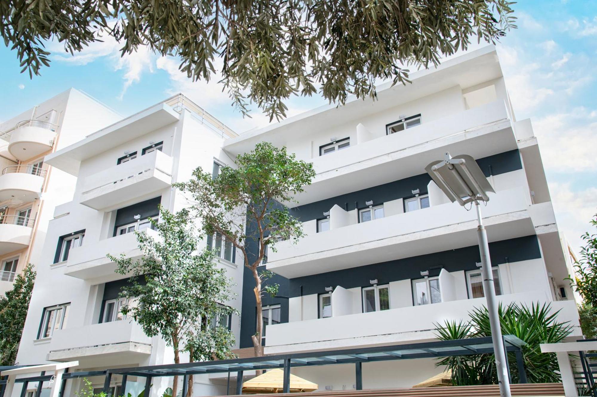 Celia Apartahotel