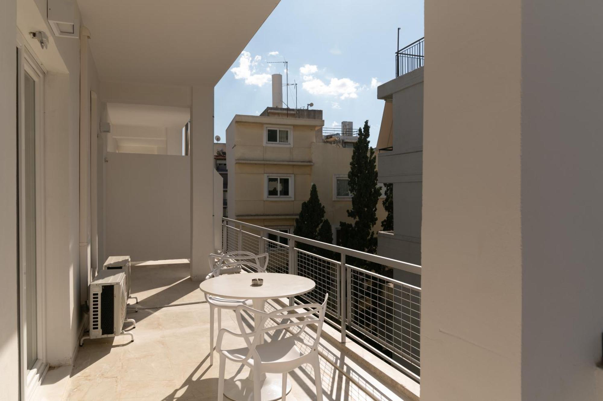 Celia Apartahotel 2*