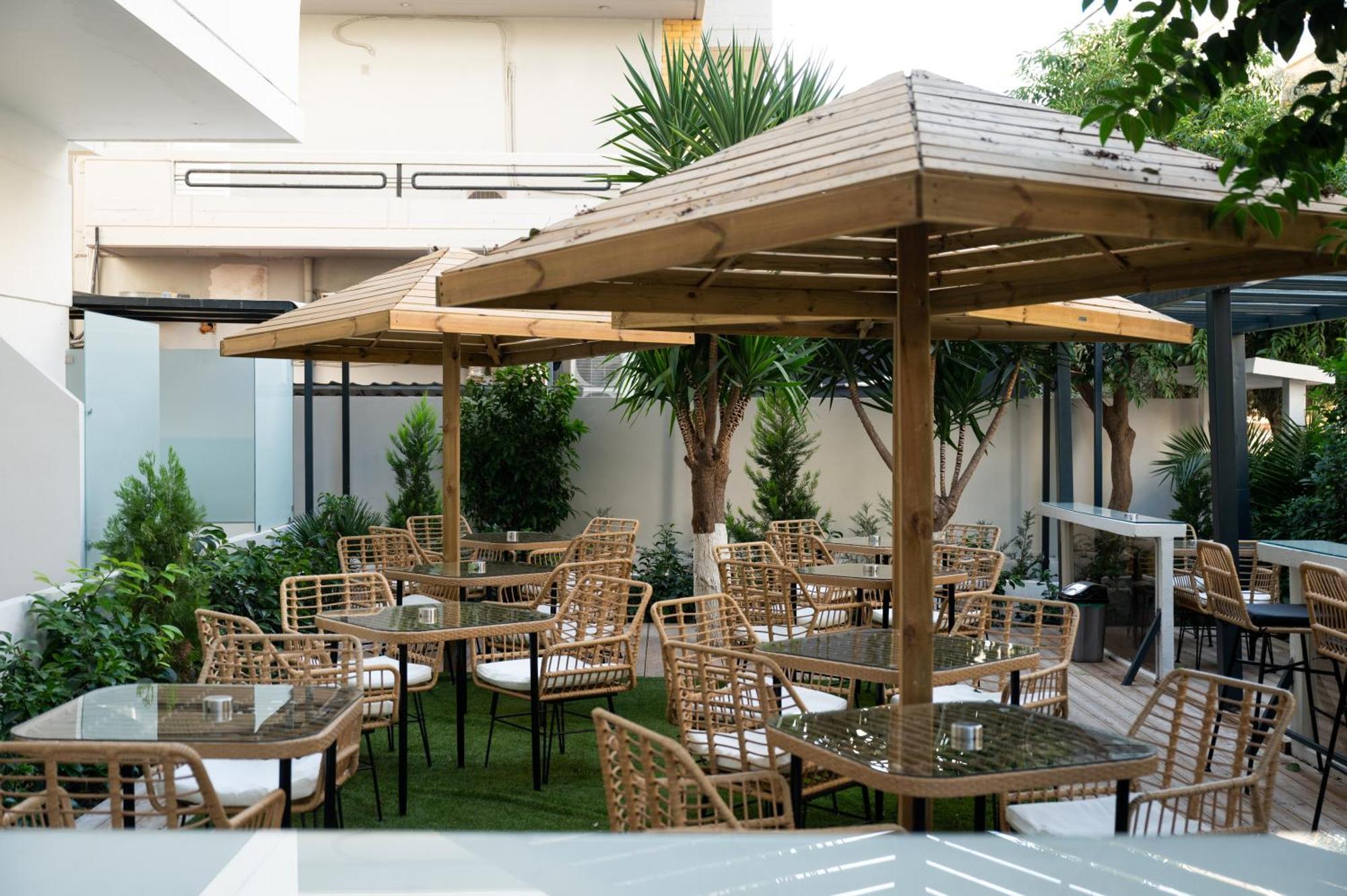 Apartahotel Celia Atenas